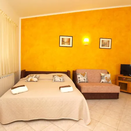 Iva 1534 Apartman *