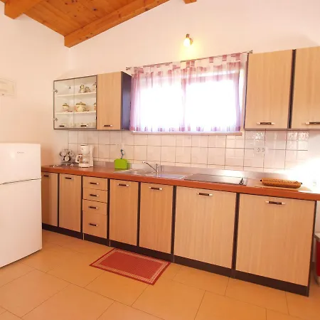 Iva 1534 Apartman Pula