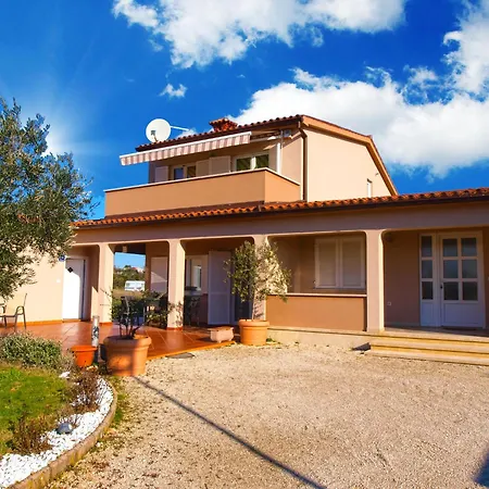 Iva 1534 Apartman Pula
