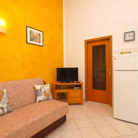 Apartment Iva 1534 *